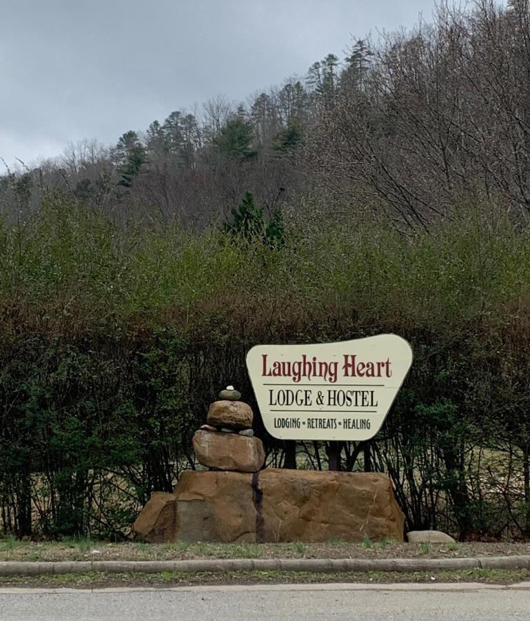 Laughing Heart Lodge Hot Springs Extérieur photo